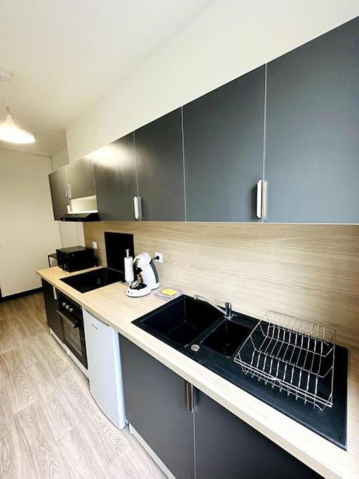 Le Moderne Apartment Charleville-Mezieres Bagian luar foto