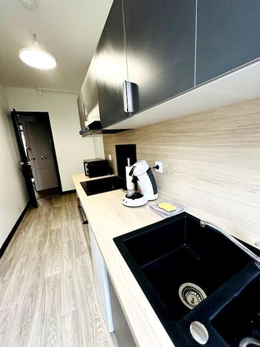 Le Moderne Apartment Charleville-Mezieres Bagian luar foto