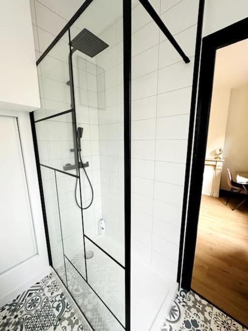 Le Moderne Apartment Charleville-Mezieres Bagian luar foto
