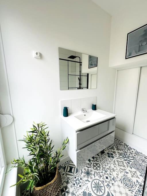 Le Moderne Apartment Charleville-Mezieres Bagian luar foto
