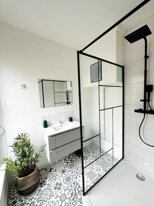 Le Moderne Apartment Charleville-Mezieres Bagian luar foto